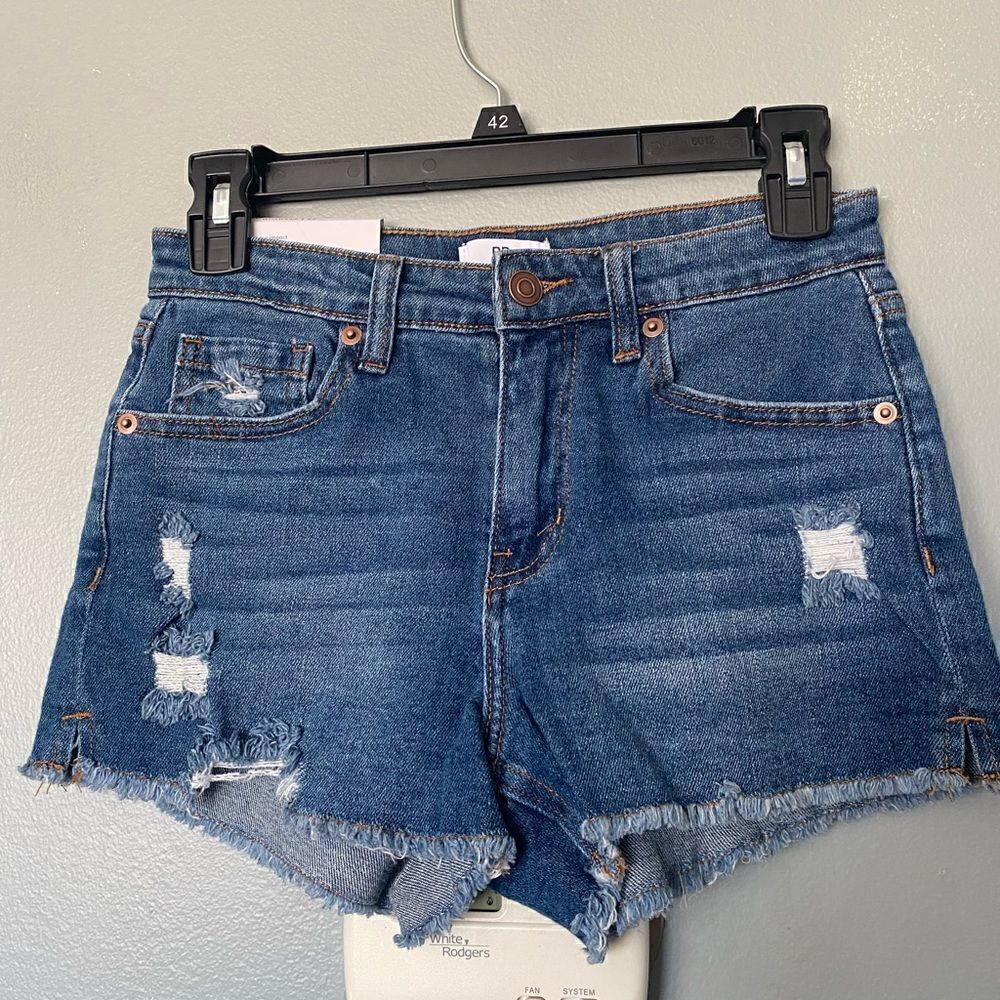 NWTβBPβmidβriseΒ jeansβshortsβrawβhemβsizeββ25